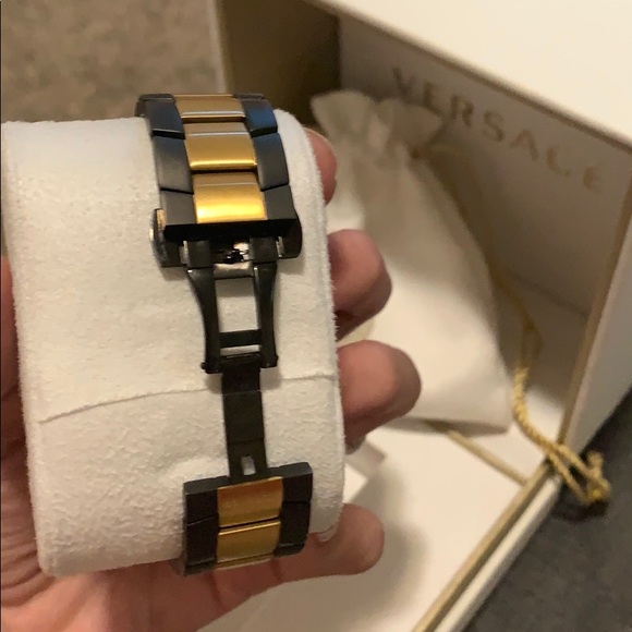 Men’s Versace watch - Picture 6 of 7